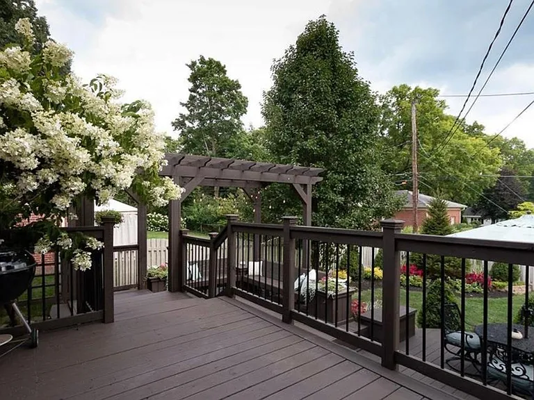 256 Castle Dr — Photo 49
