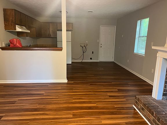 4th image of 110 Alden Ct #110