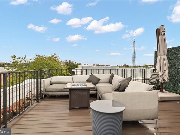 3rd image of 770 Park Rd NW #203