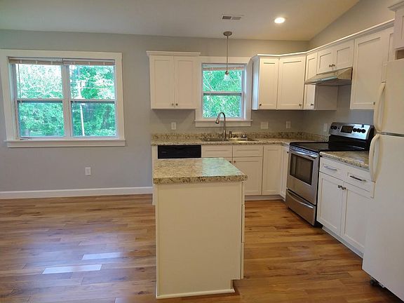 4th image of 218A Brookview Rd