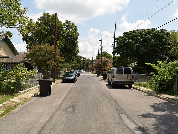 4th image of 1610 Colima St