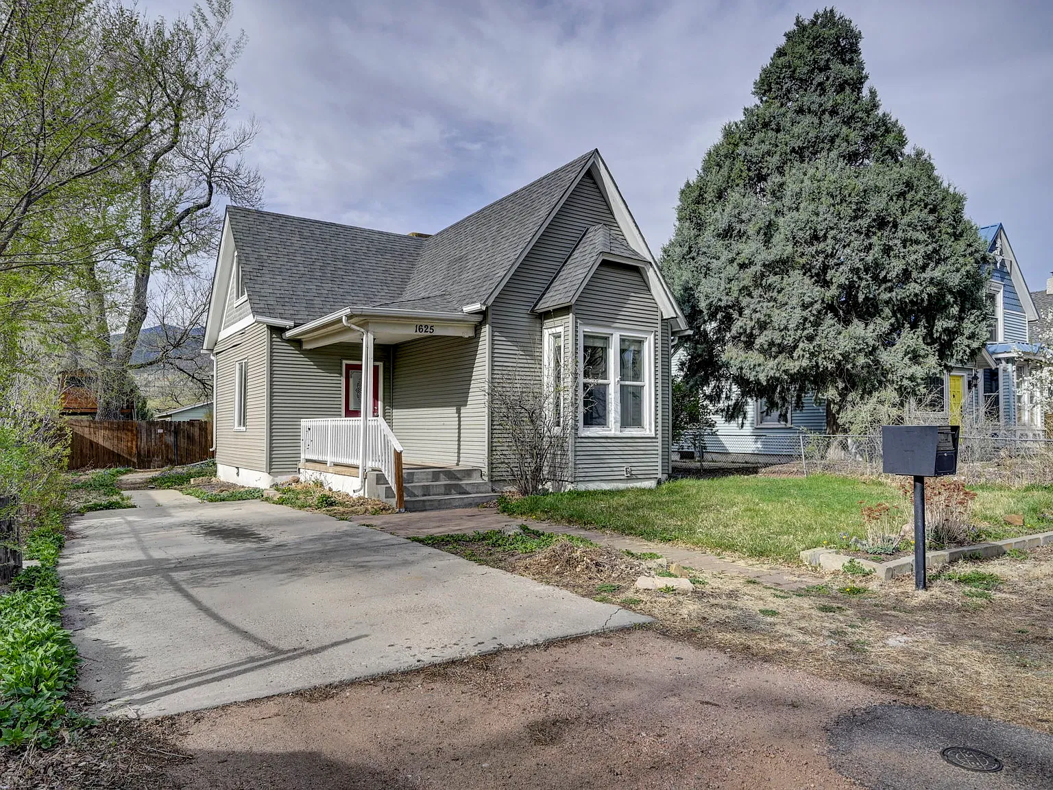 4 bed, 2175 sqft, $2,600 — Photo 2