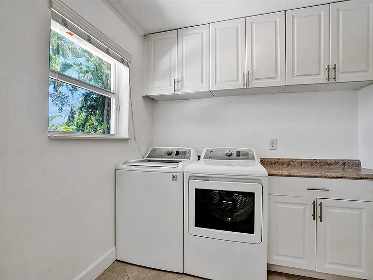 2802 NE 15th Ave — Photo 7