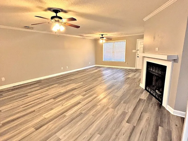 1702 Somerville Rd SE — Photo 6