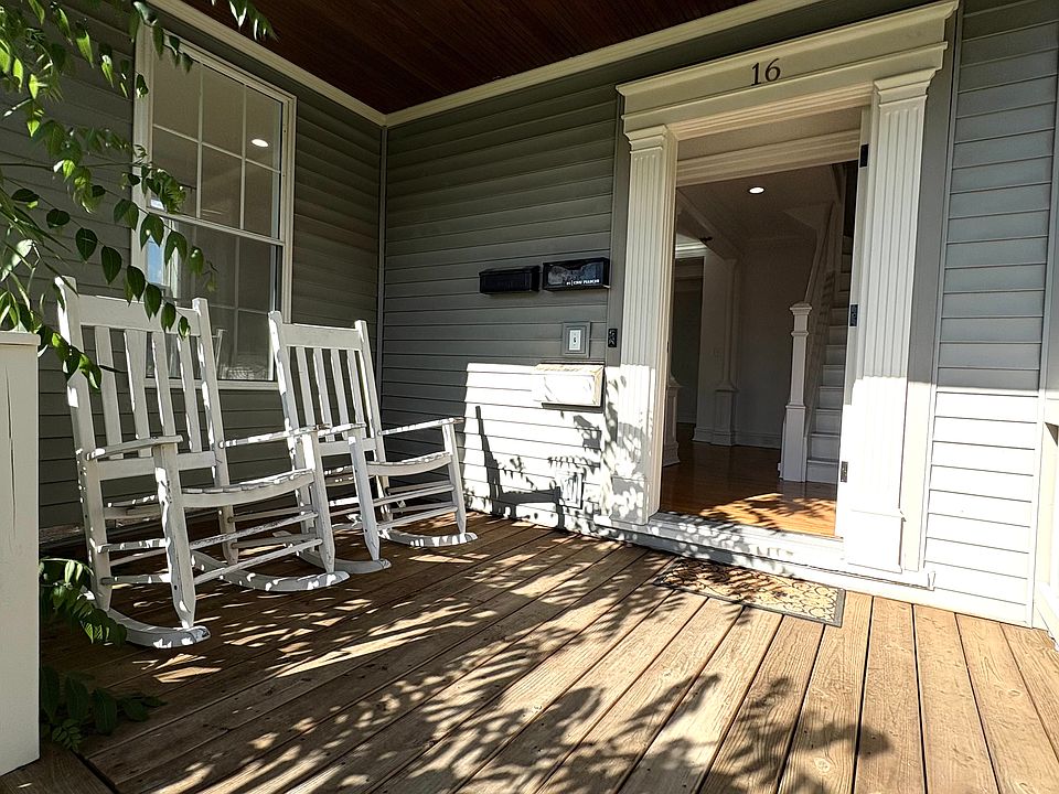 1st Fl - Front Porch Entrance