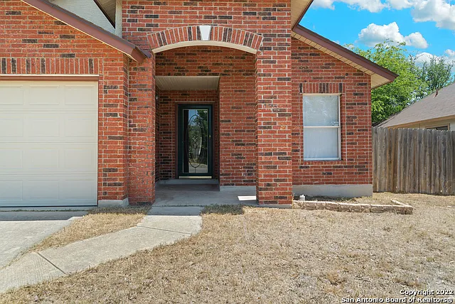 3 bed, 2.0 bath, 1641 sqft, $1,700 — Photo 2