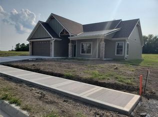 305 Lykins Ln, Cameron, MO 64429