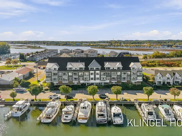 917 W Savidge St Unit 9, Spring Lake, MI 49456