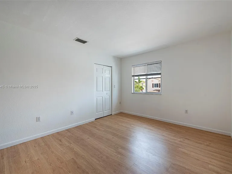 17347 NW 7th Ave — Photo 9