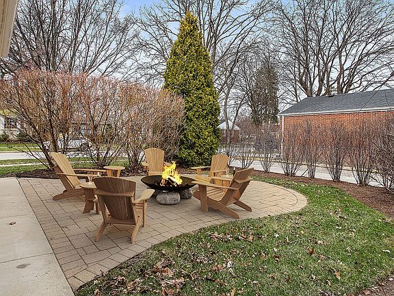 2nd image of 6034 Grove Ct