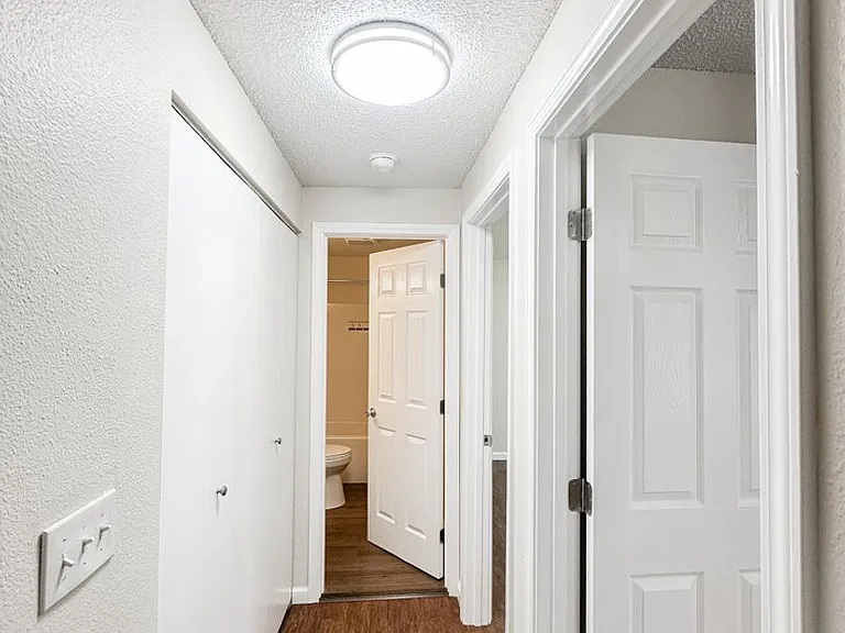 Whitman Park Apartments — Photo 31