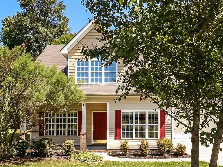 1909 Olsen Ln — Photo 1