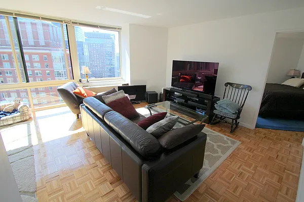 Rented by Nest Seekers International | media 43