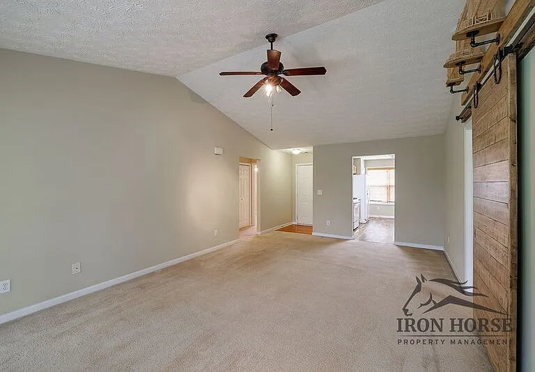 352 Shenandoah Cir — Photo 13