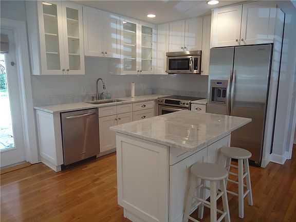 2nd image of 801 Vassar St