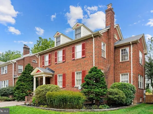 205 Summers Dr, Alexandria, VA 22301