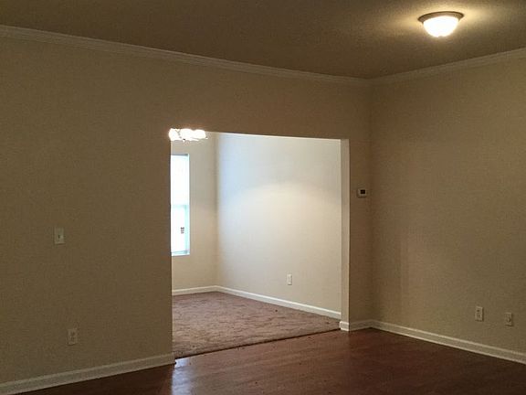 3rd image of 213 Chancery Ln