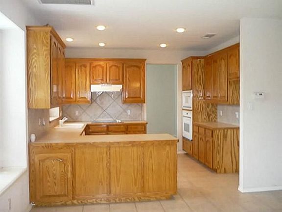 3rd image of 2801 Gray Rock Dr