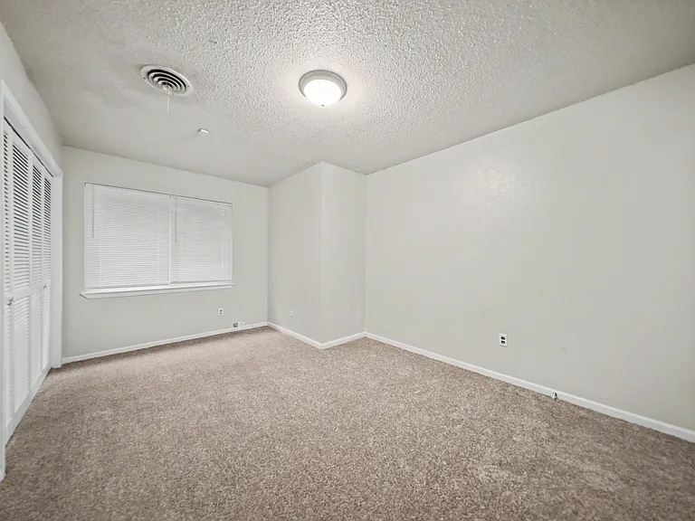 307 Oak St — Photo 18