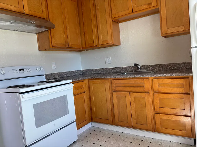 1200 Edsel Dr #4 — Photo 11