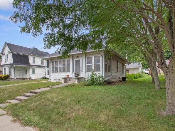 804 4th St, Wellman, IA 52356