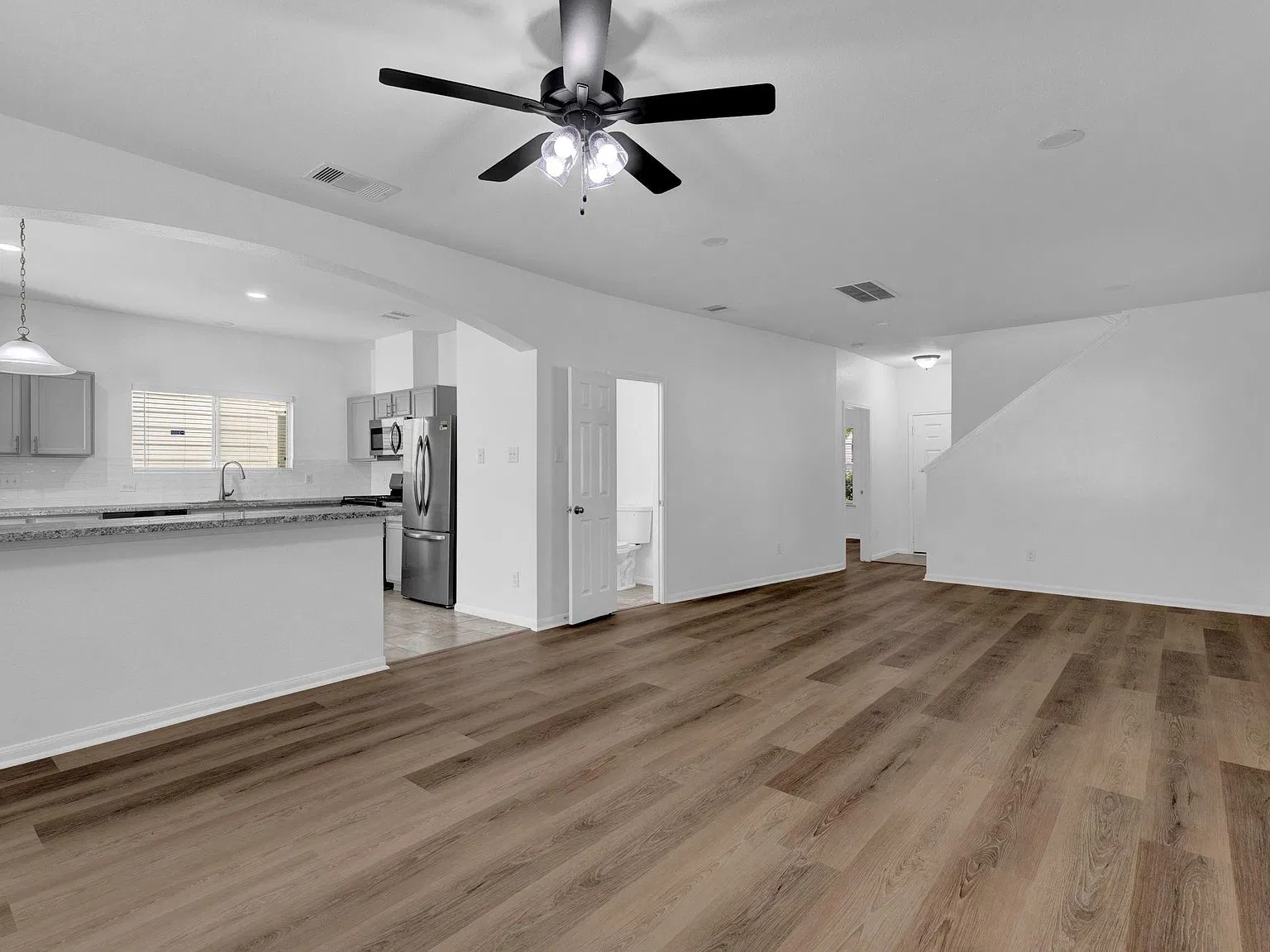4 bed, 2.5 bath, 2080 sqft, $2,300 — Photo 3
