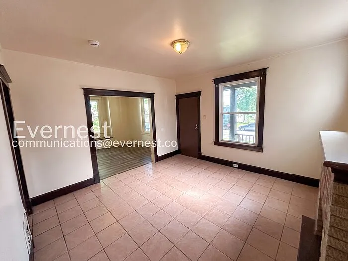 2022 McLaran Ave — Photo 5