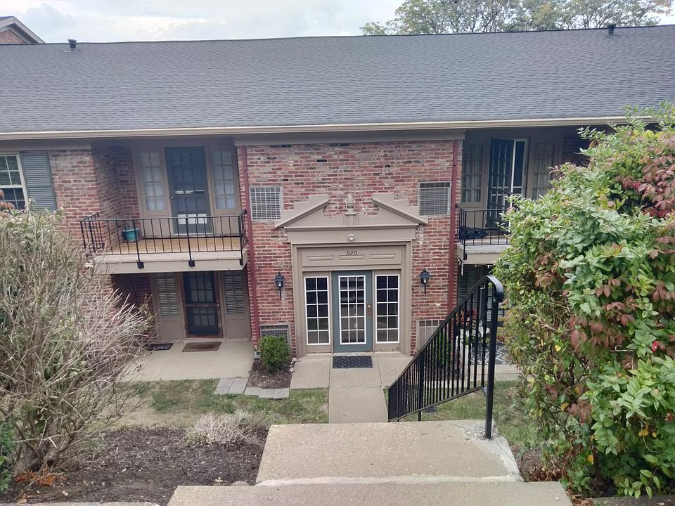 1st image of 920 Margarite Dr APT A