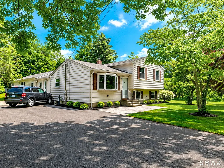 68 Pond Hill Rd — Photo 3
