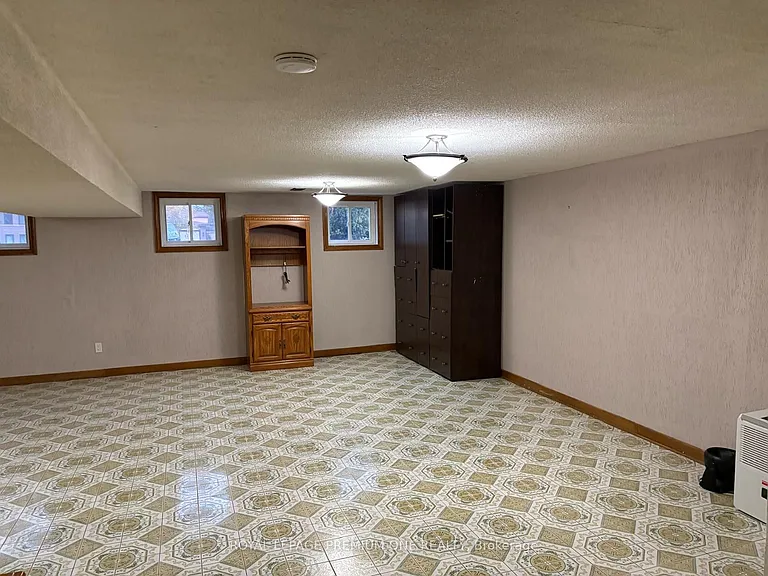14 Valleycrest Dr #LOWER — Photo 4