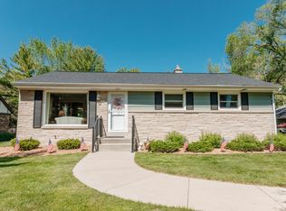 9981 S McGraw Dr, Oak Creek, WI 53154