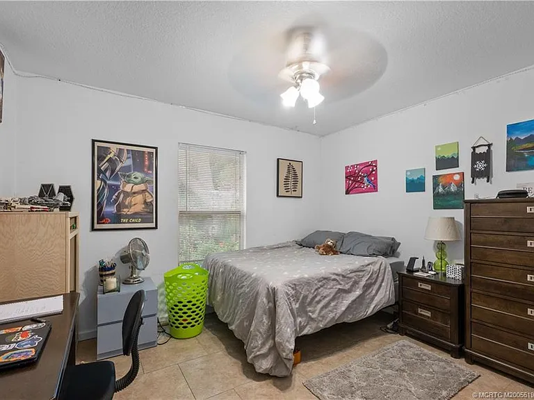 1529 NE Sunview Ter — Photo 13