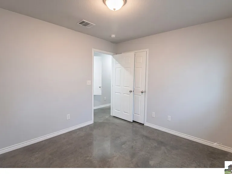 300 Lowes Blvd #B — Photo 36