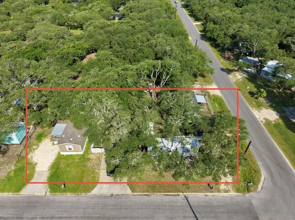 137 Lanfair Ln, Rockport, TX 78382