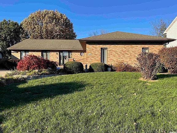 4th image of 2709 Meadow Pointe Dr
