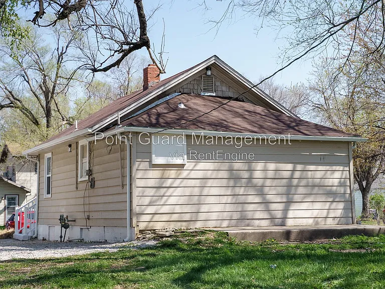 1927 S Mosley St — Photo 17