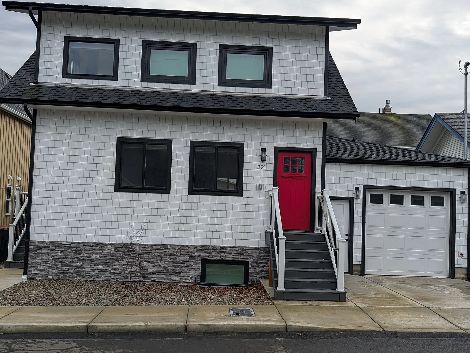221 Avenue I — Photo 2