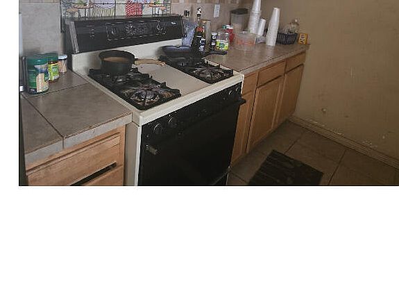 2nd image of 914 W Sahuaro Drive