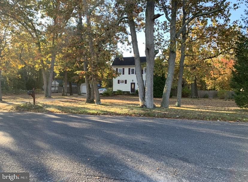 2nd image of 11 W Collings Ave