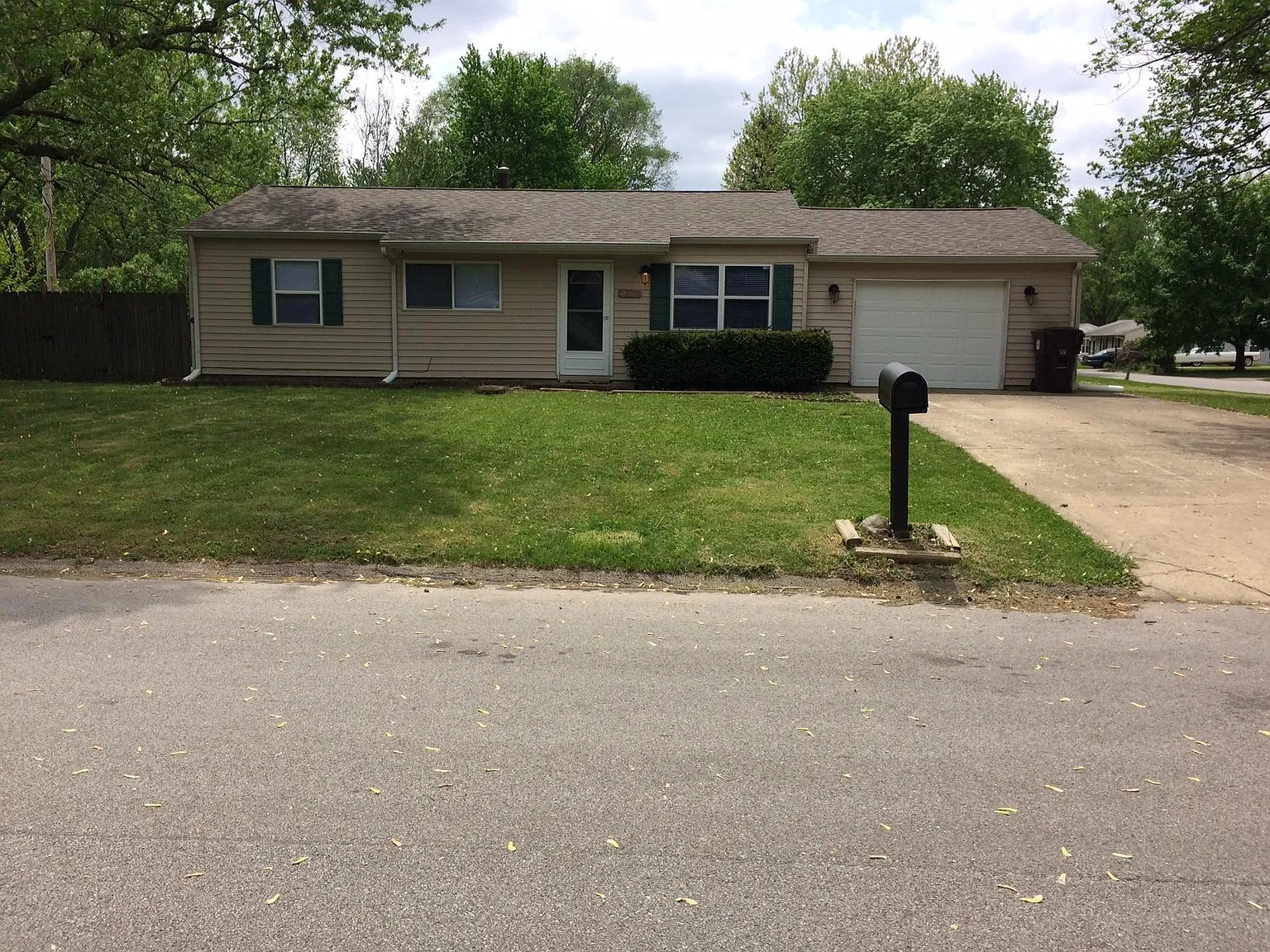 2605 Carrelton Dr photo 1