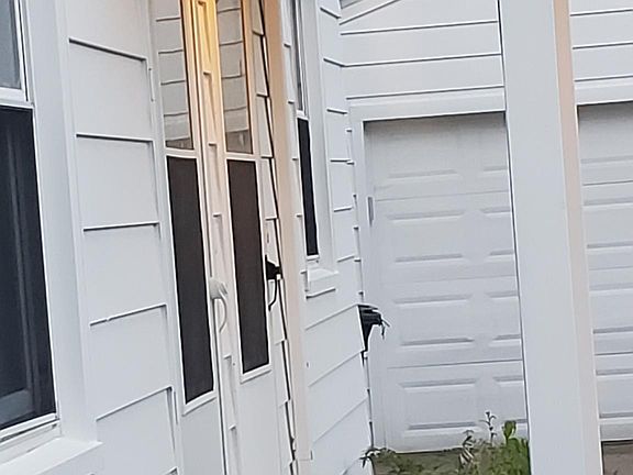 Second Entry door adjacent to driveway. Easy to bring groceries straight to the kitchen!