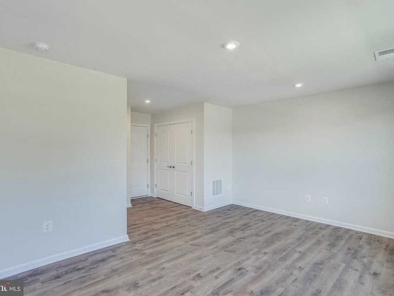 3rd image of 1805 Sag Harbor Ln