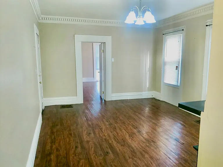 7 Broad St #1 — Photo 4