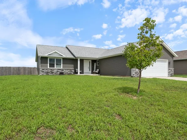 20605 Matthew Dr, Milford, IN 46542