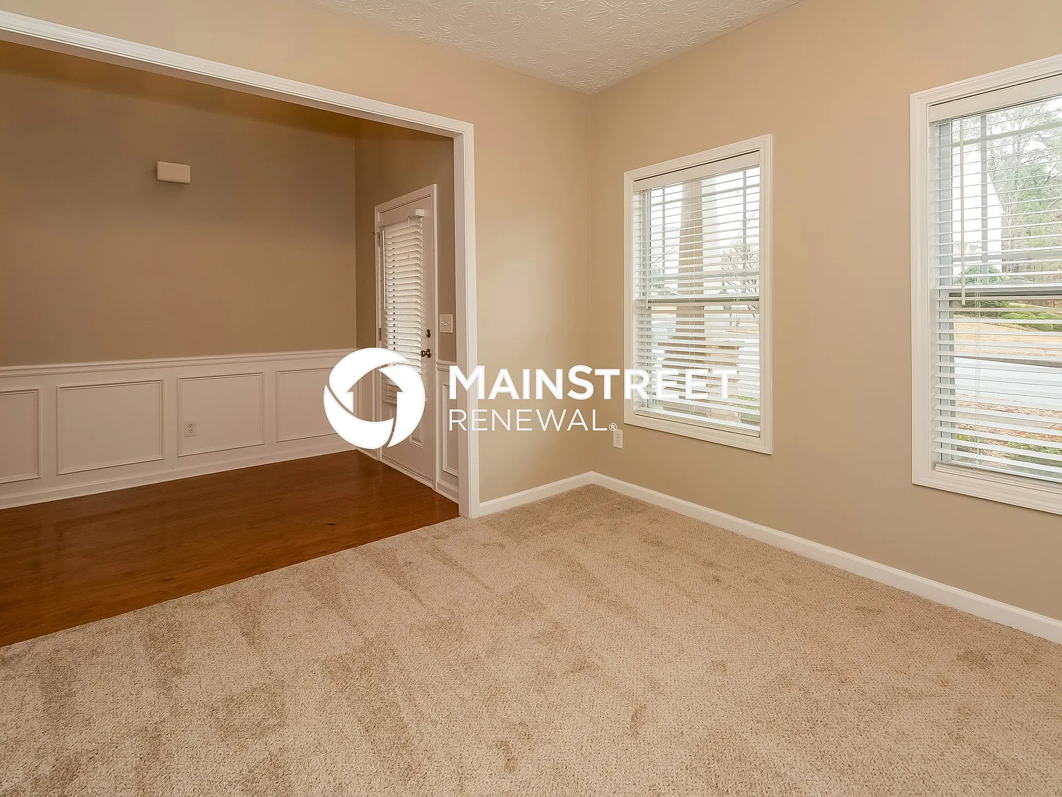 2360 Village Green Dr — Photo 4