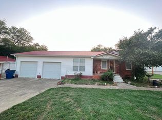 407 S 10th St, Henryetta, OK 74437