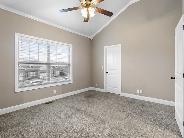 106 Whitman Xing — Photo 10