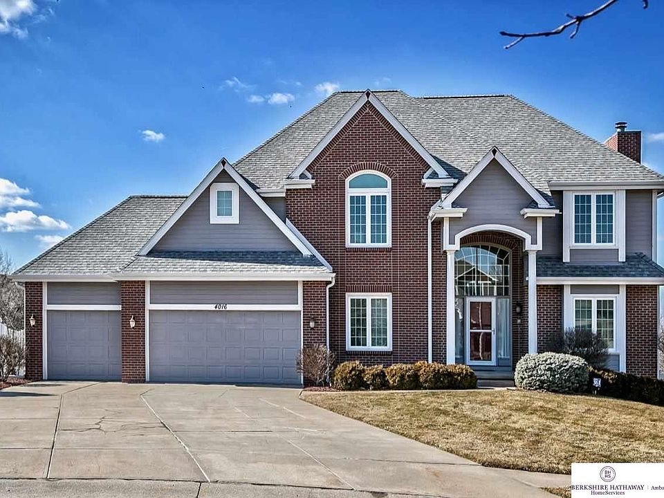 1st image of 4016 N 152nd Cir