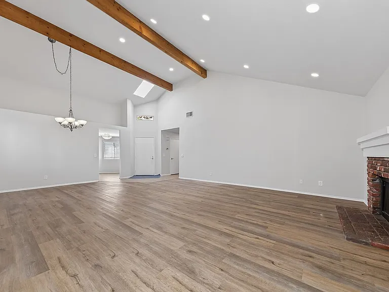 25698 Huron St — Photo 9
