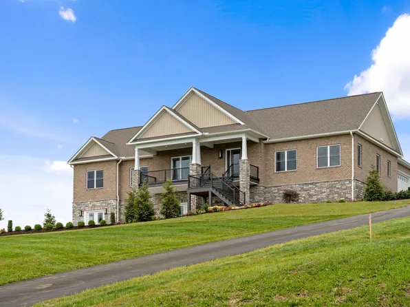 2130 Peakland Way, Christiansburg, VA 24073